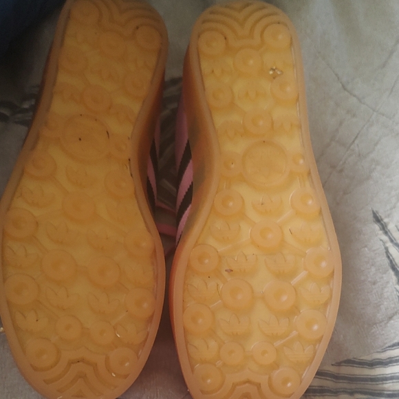 Addias - Picture 2 of 5